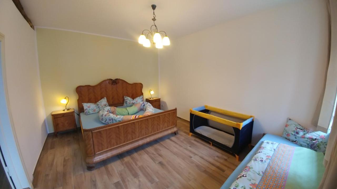 Mirabellenhof - Kleine Ferienwohnung Mit Altstadtblick Biesenthal Bagian luar foto